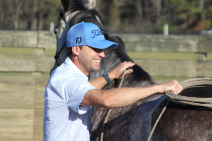 Tik Maynard in roundpen with a young horse
